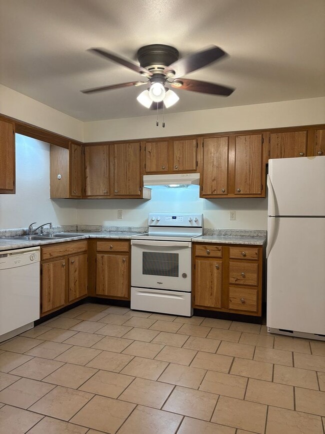 Building Photo - 4651 GOVERNORS DR
