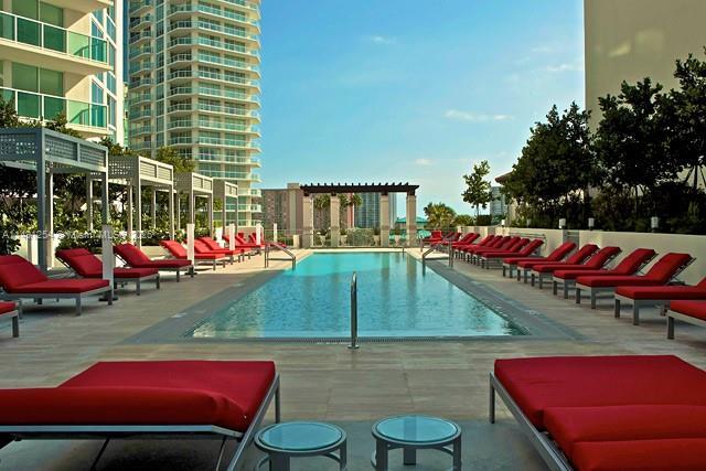 Foto del edificio - 150 Sunny Isles Blvd