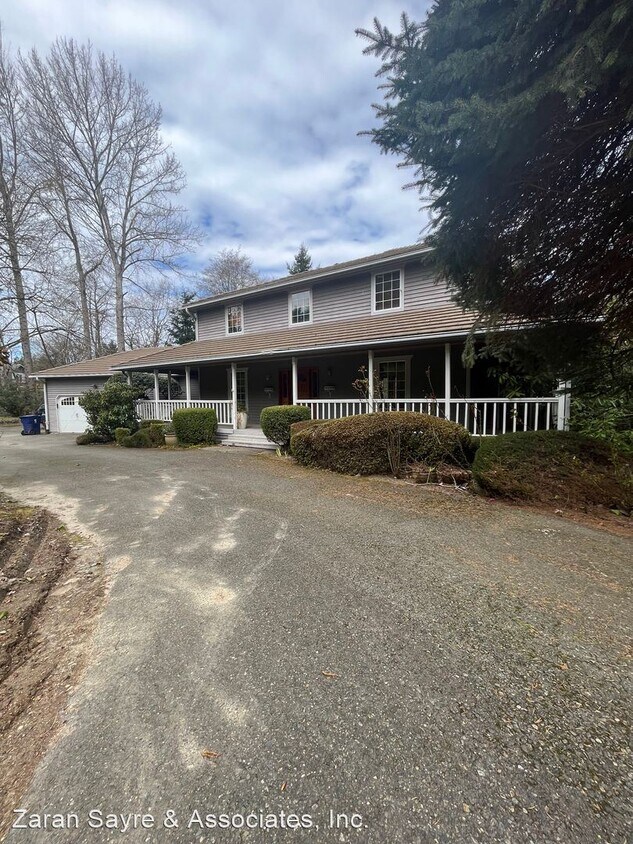 3 br, 2.5 bath House 6108 Nahane West NE House Rental in WA