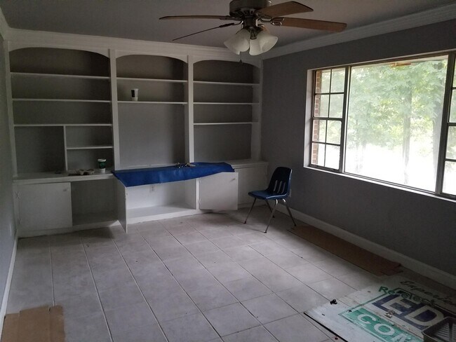 Building Photo - 1760 Salina Dr