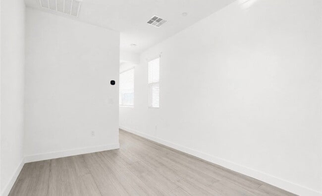 Building Photo - 9398 Noble Fir Rdg Ave