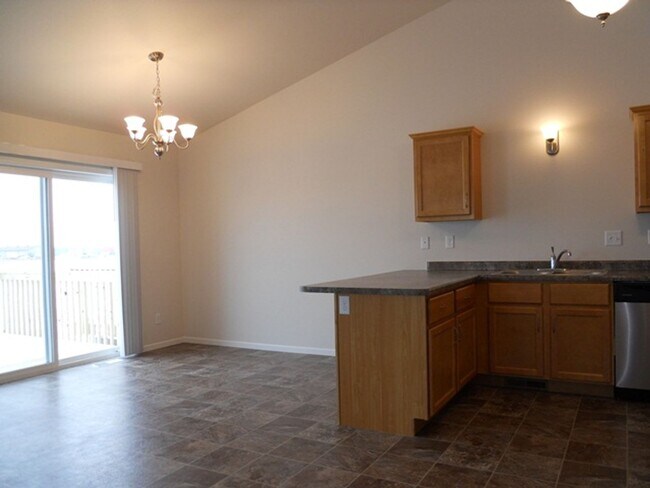 Foto del edificio - 3 Bed 3 Bath Twin Home