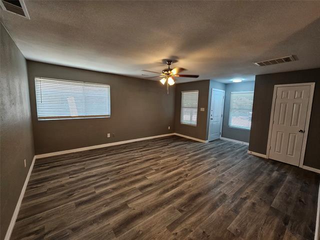 Foto del edificio - 1623 Windsong Ln