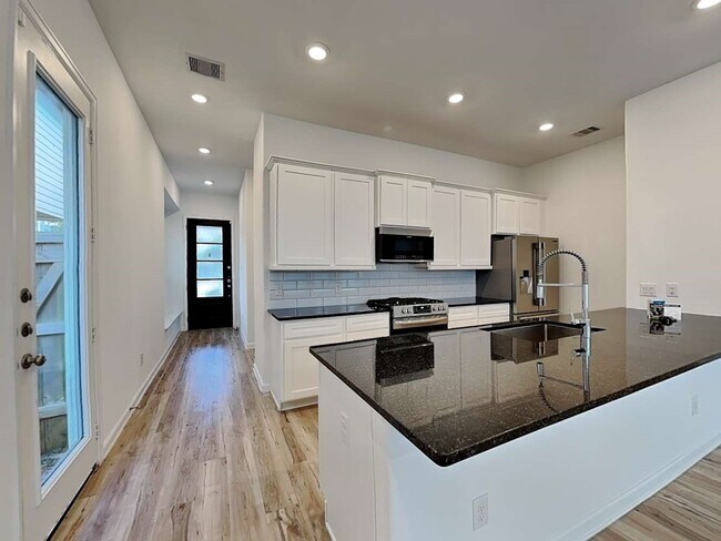 Foto del edificio - 4023 Champlain Wy