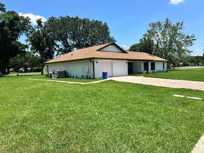 Foto del edificio - 6747 Edgeworth Dr