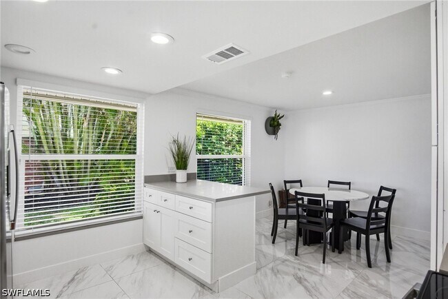 Foto del edificio - 455 Bayside Ave