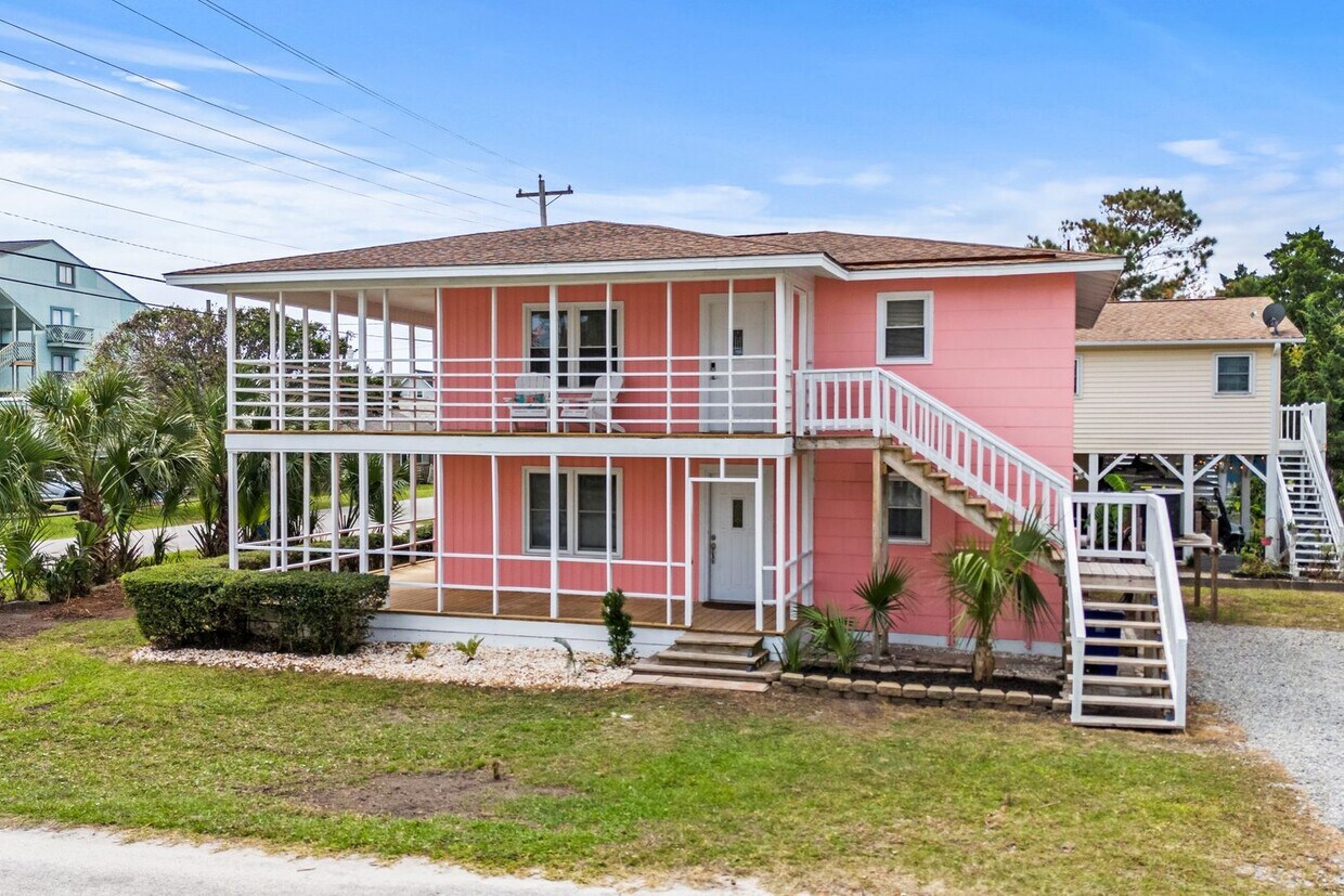 Primary Photo - Snowbirds Welcome to The Pink Flamingo!