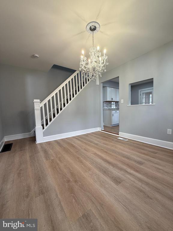 Building Photo - 333 W Buck St