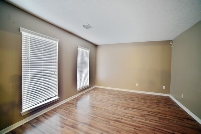 Building Photo - 4611 Kimball Dr