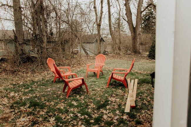 Building Photo - 909 S Mitchell St