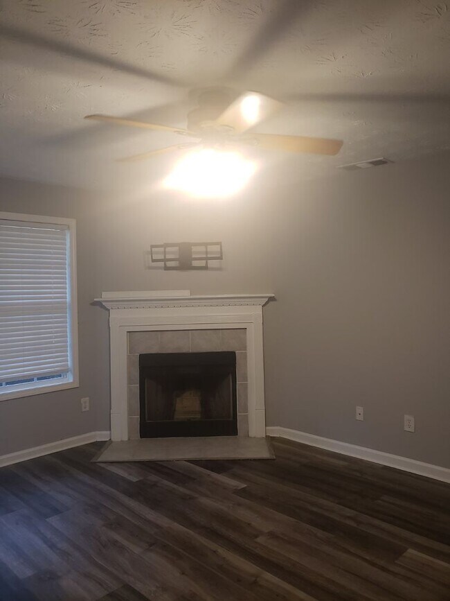 Foto del edificio - 4 Bedroom 3 Bath Home in Locust Grove