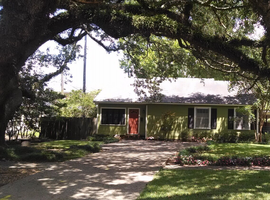 Exterior - Street View - 606 Wilson St