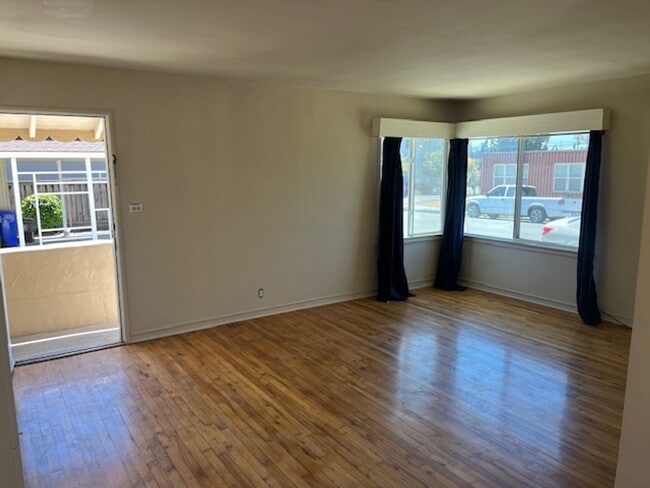Building Photo - 1-Bedroom Richmond Home Available with Off...