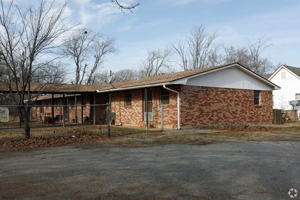 Cleta's Cottage Apartments in Noble, OK