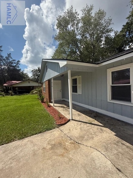Building Photo - 814 Kelly Dr