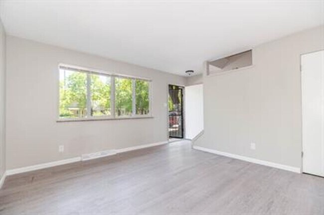 Foto del edificio - Walkup Style 2 Bedroom Townhome near Sloans Lake