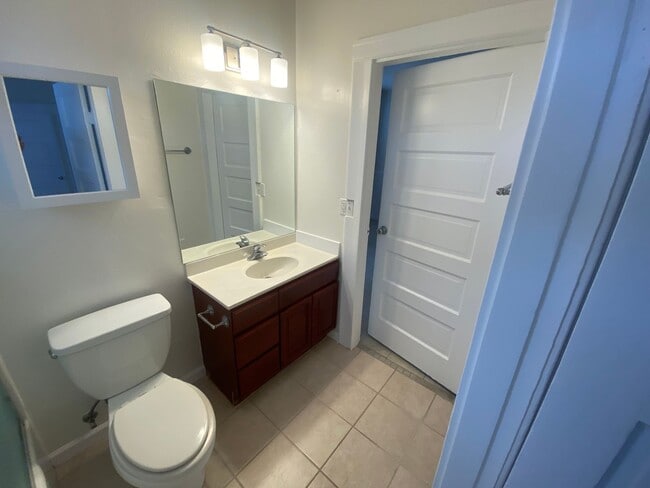 Building Photo - 809-811 26th St