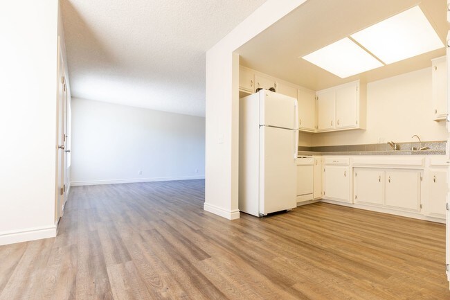 Building Photo - 1110 Meadow Lake Dr