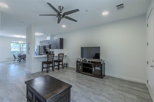 Foto del edificio - 7805 Cooper Ln