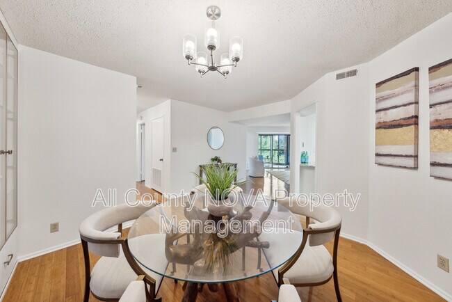 Foto del edificio - 1600 N Oak St