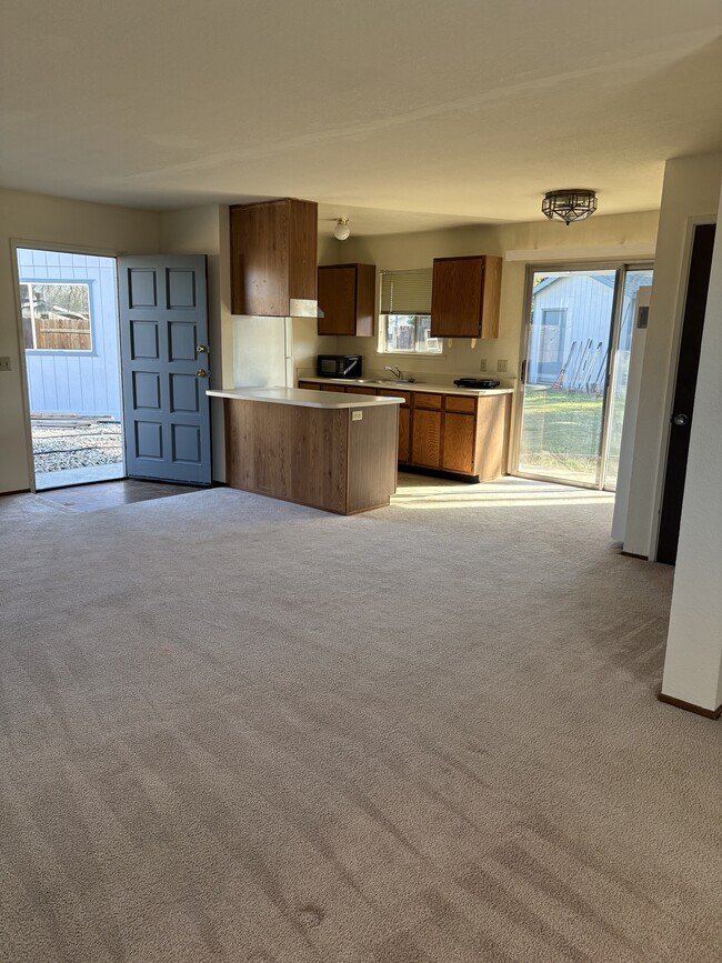 Building Photo - 3433 Surrey Ct