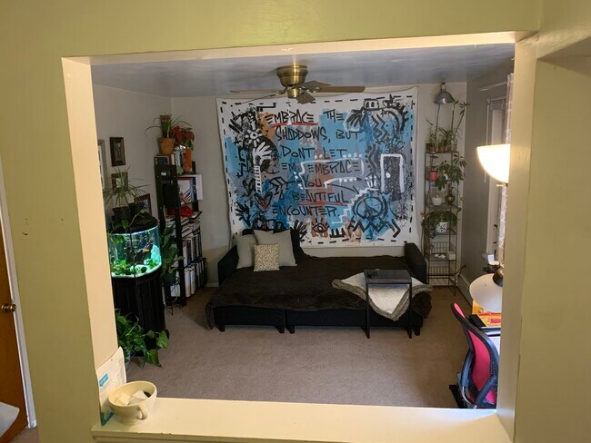 Sala de estar - 4319 Tesla St