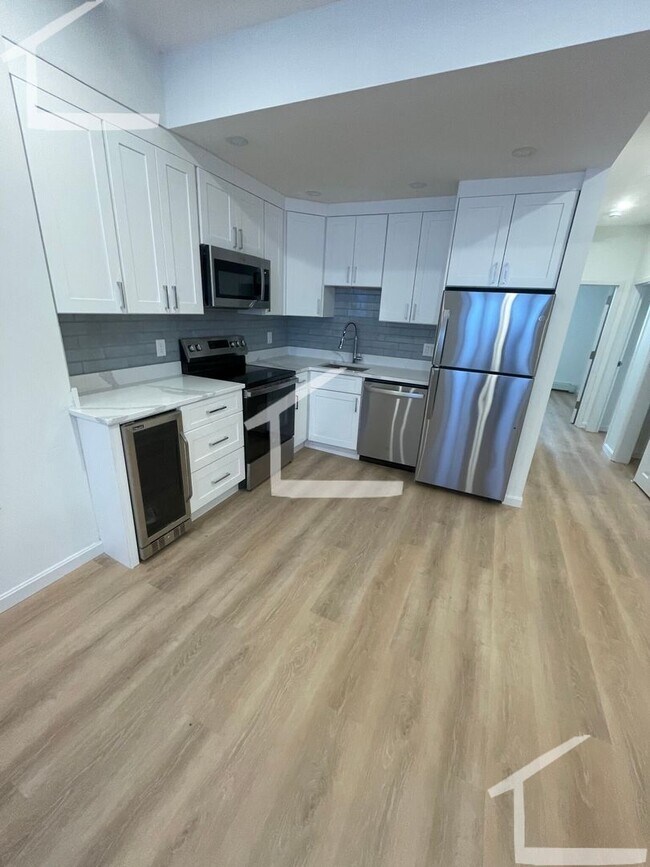 Avl NOW - beat the 9/1 rush! 3BR apartment... - Avl NOW - beat the 9/1 rush! 3BR apartment...