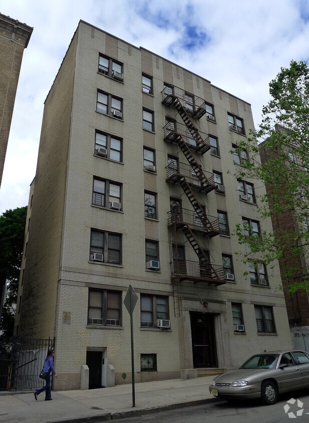 Foto del edificio - 570 Isham St