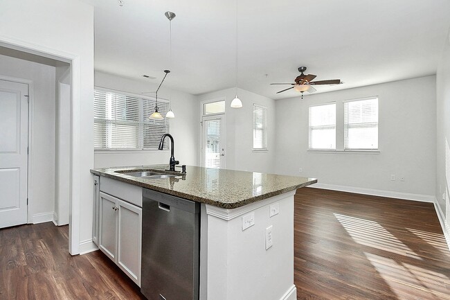 Building Photo - One -bedroom 5 mins from uptown Charlotte!...