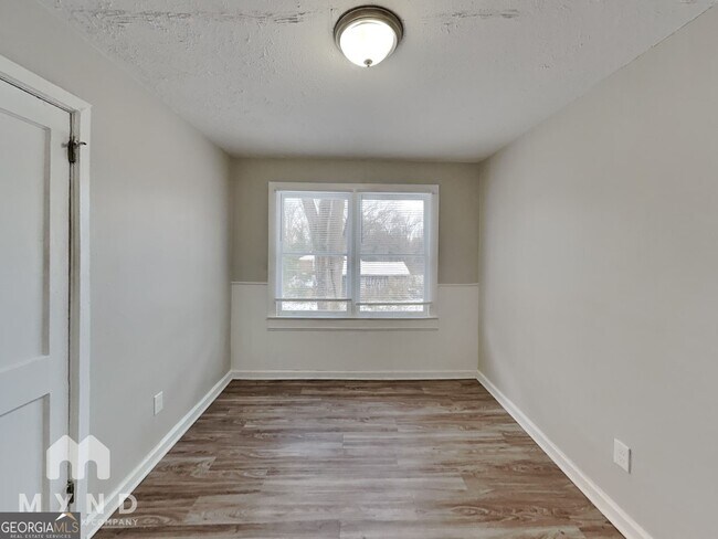 Foto del edificio - 1825 Oakmont Dr NW