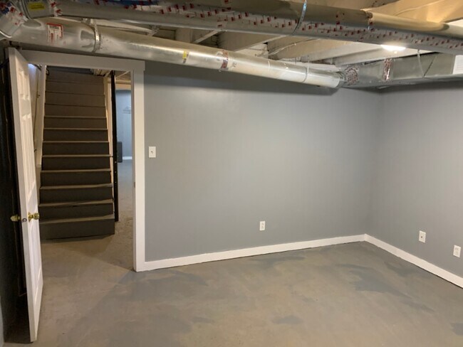 Building Photo - 1509 Nicklin Ave