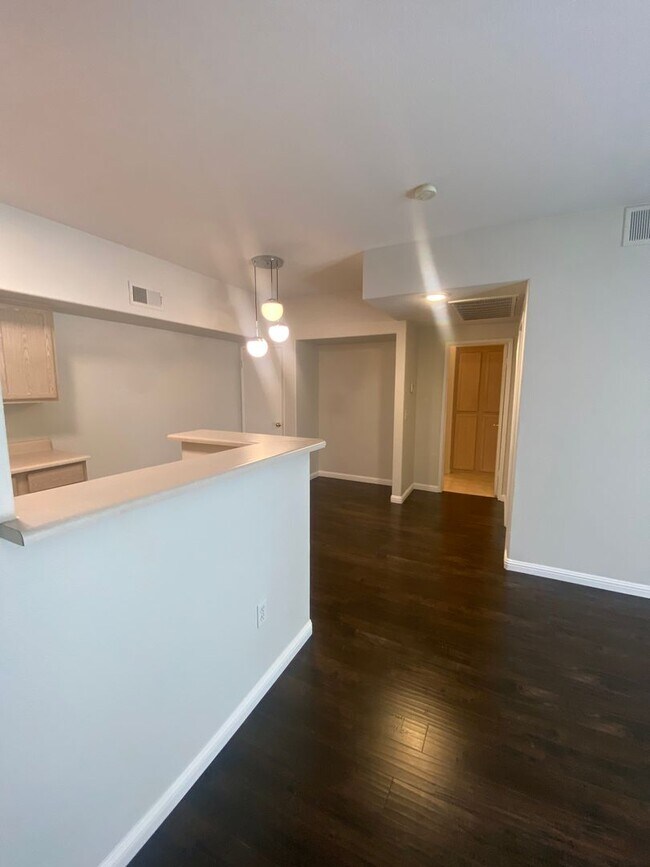 Building Photo - Nice 1 bedroom located on the South Strip at Silverado Ranch