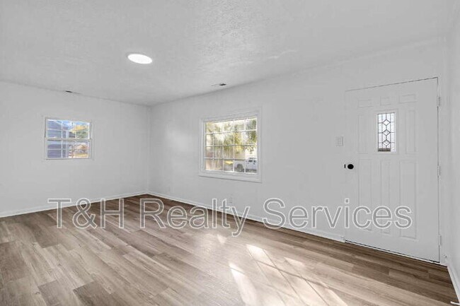 Foto del edificio - 2233 St Paul St