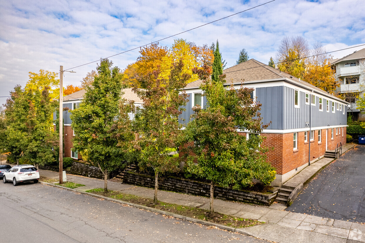 Primary Photo - Macleay Park Condominiums