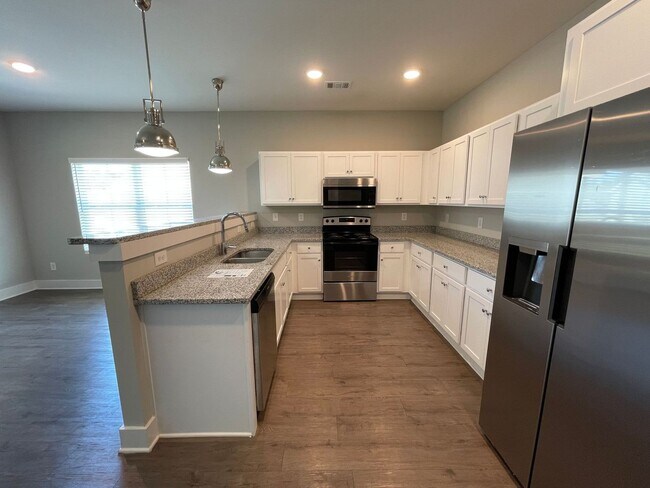 Foto del edificio - 170 Johnson Dr Ext