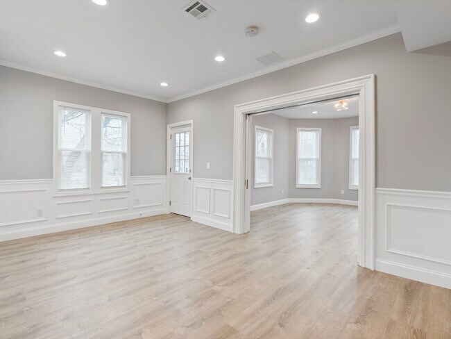 Building Photo - 698 Chalkstone Ave