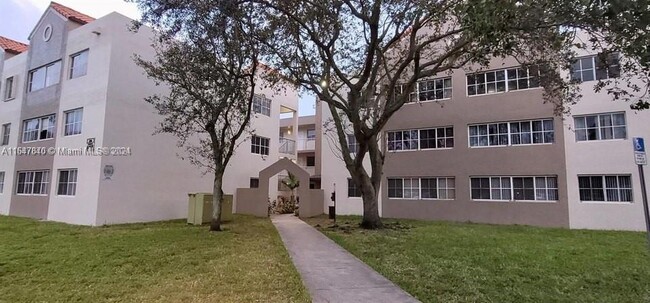 Foto del edificio - 6155 NW 186th St