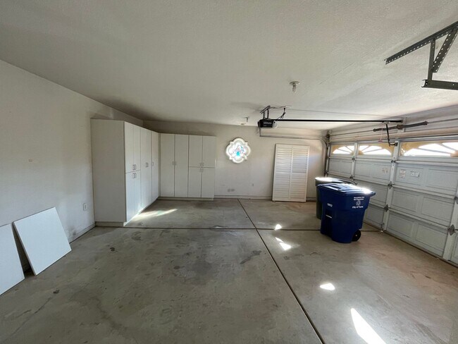 Foto del edificio - Del Valle Terrace - Luxury Townhome for Rent!