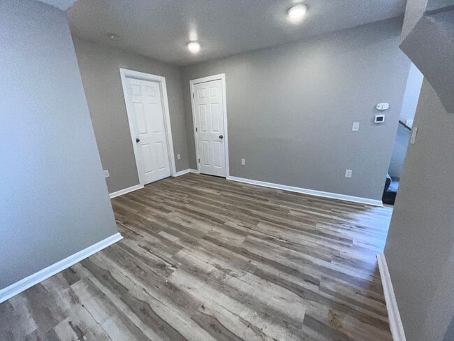 Building Photo - 2 bedroom, 1.5 bath house