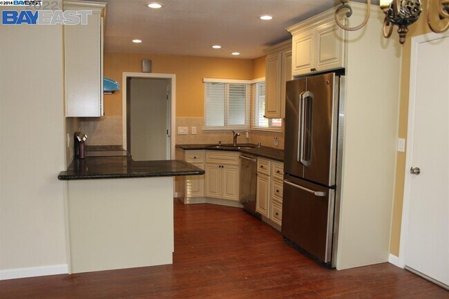 Building Photo - 9460 Cherry Hills Ln