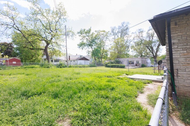 Building Photo - A Great 2 Bed/1 Bath Home With a Loft