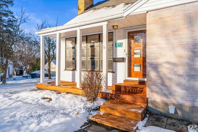 Foto del edificio - 32 Deland Park B