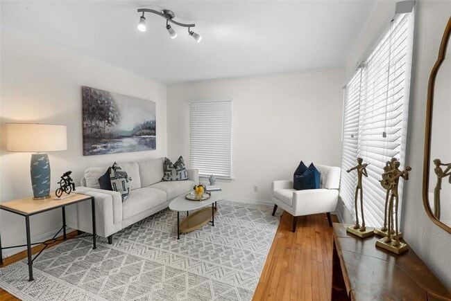 Foto del edificio - 2108 Rountree Dr