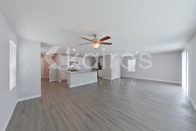 Building Photo - 8645 SW 44th Ct