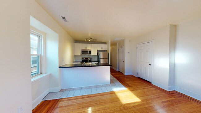 Building Photo - 922 S 49th St