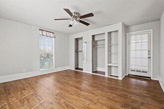 Building Photo - 909 W Chestnut St