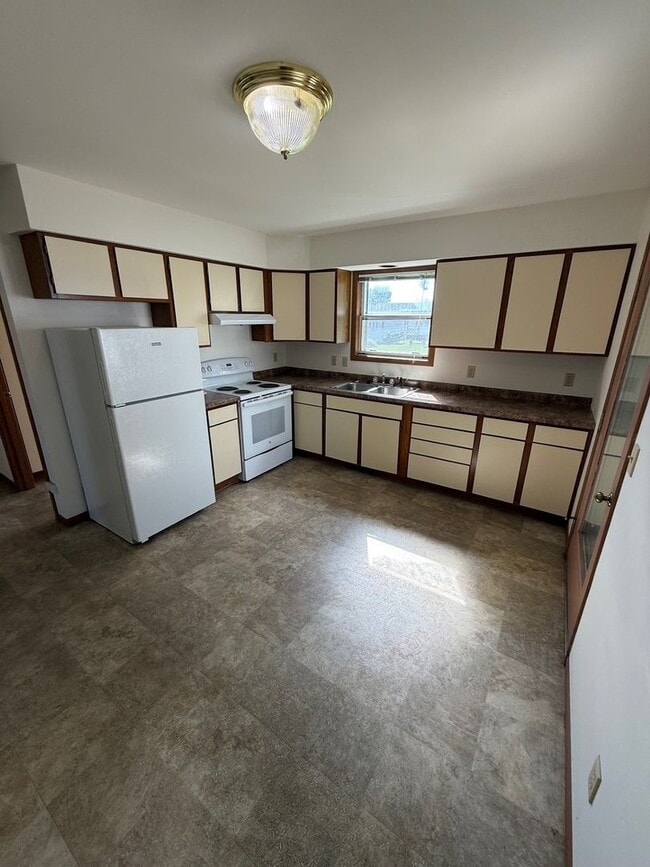 Building Photo - 510/512 Pheasant Drive