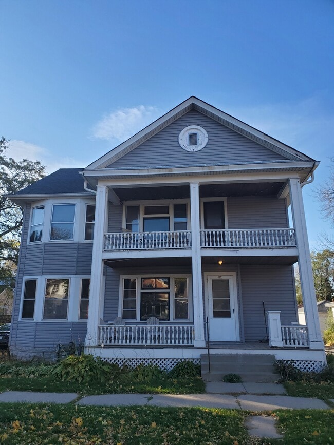 Building Photo - 482 Michigan St