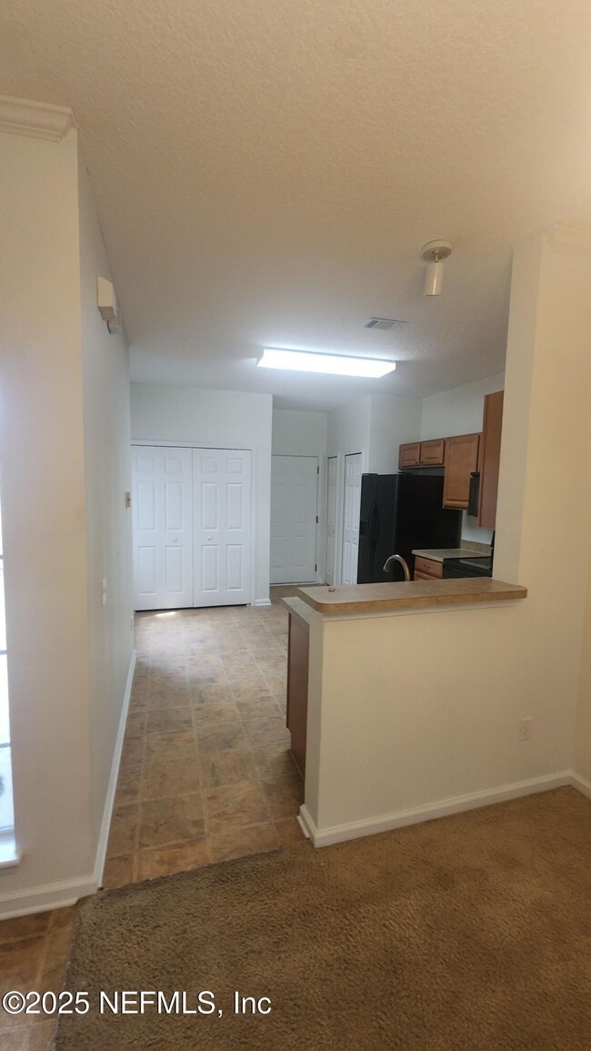 Building Photo - 607 Scrub Jay Dr