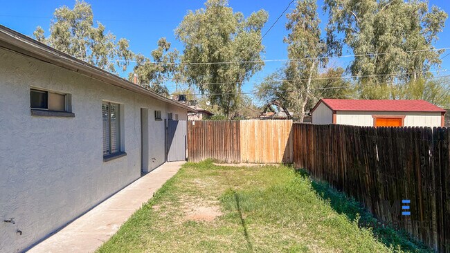 Building Photo - 2Bed/1Bath Apt at I-17/Northern! Ready for...
